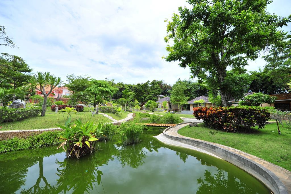 Dusit Talai Resort Nong Nam Daeng Exterior foto
